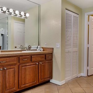 One-Bedroom Deluxe King Suite